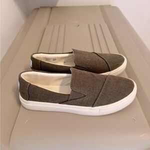 TOMS Devon women’s slip-on shoes